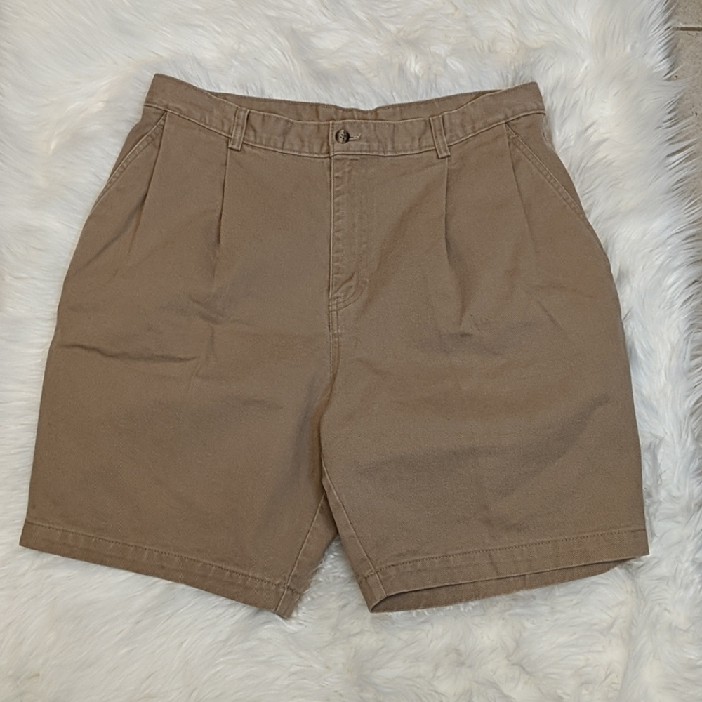 Calvin Klein nice khaki shorts. Mens size 36